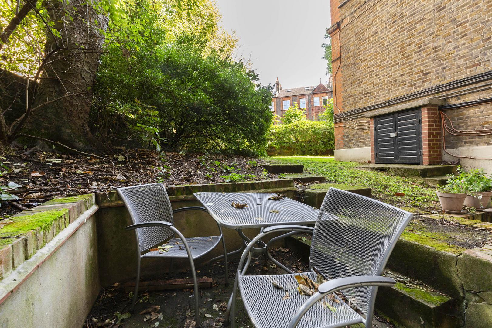 Modern and Central Apartment Fairhazel Gardens, South Hampstead